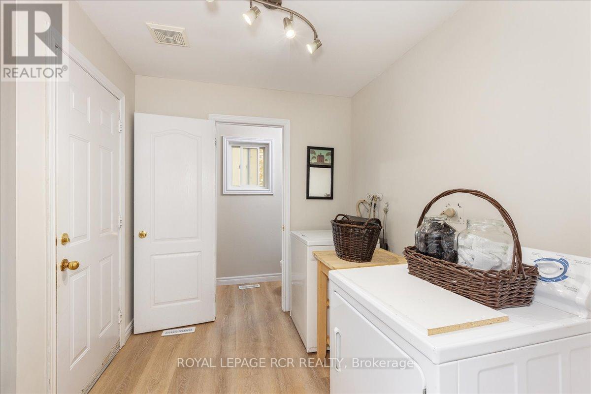 340 King Street E, East Gwillimbury, Ontario  L0G 1M0 - Photo 11 - N12107676
