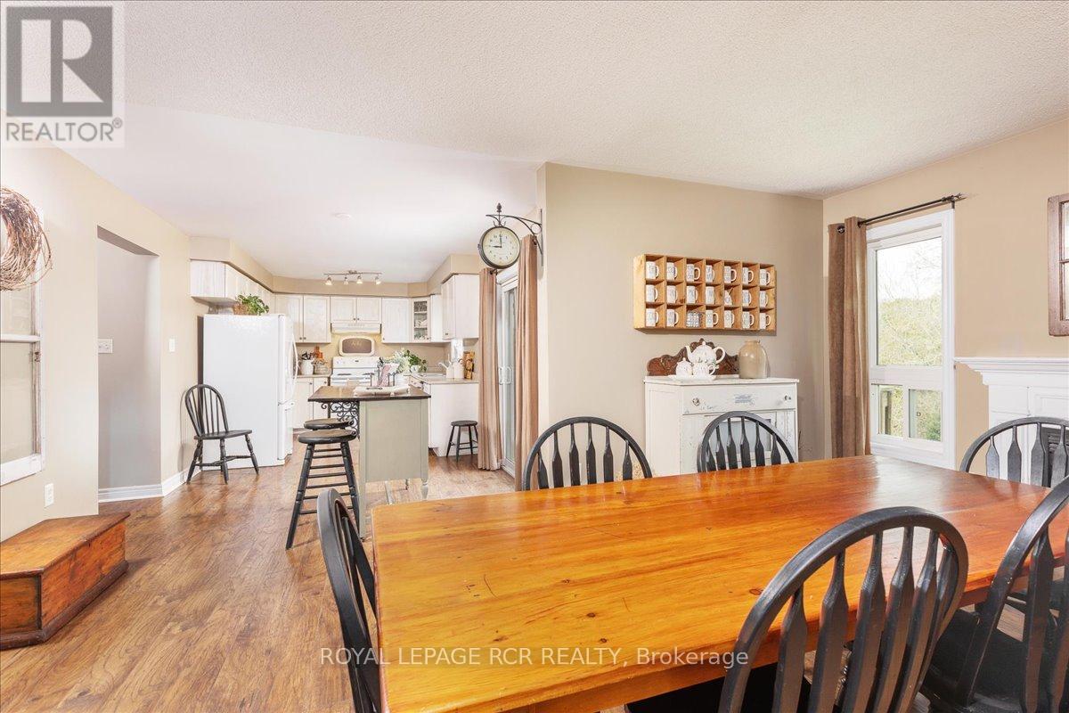 340 King Street E, East Gwillimbury, Ontario  L0G 1M0 - Photo 7 - N12107676