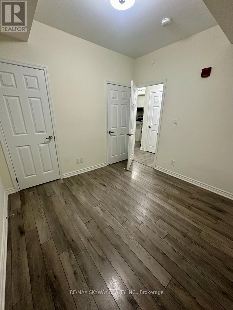 304 - 200 Lagerfeld Drive W, Brampton, Ontario  L7A 5G5 - Photo 10 - W12107753