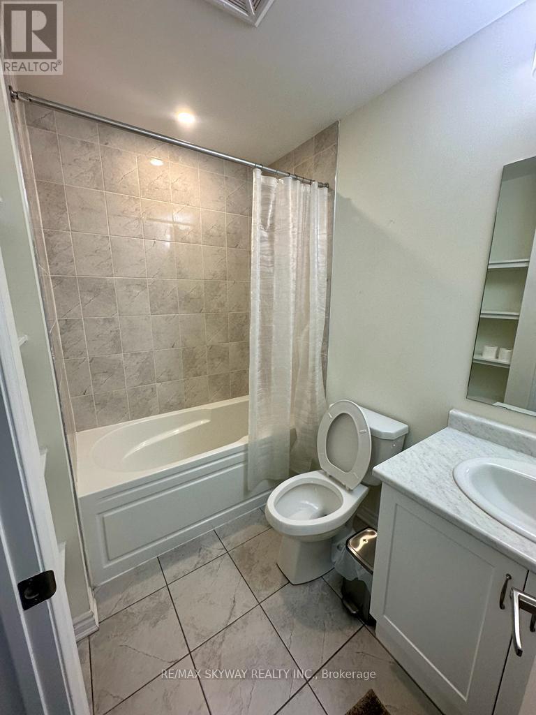 304 - 200 Lagerfeld Drive W, Brampton, Ontario  L7A 5G5 - Photo 9 - W12107753