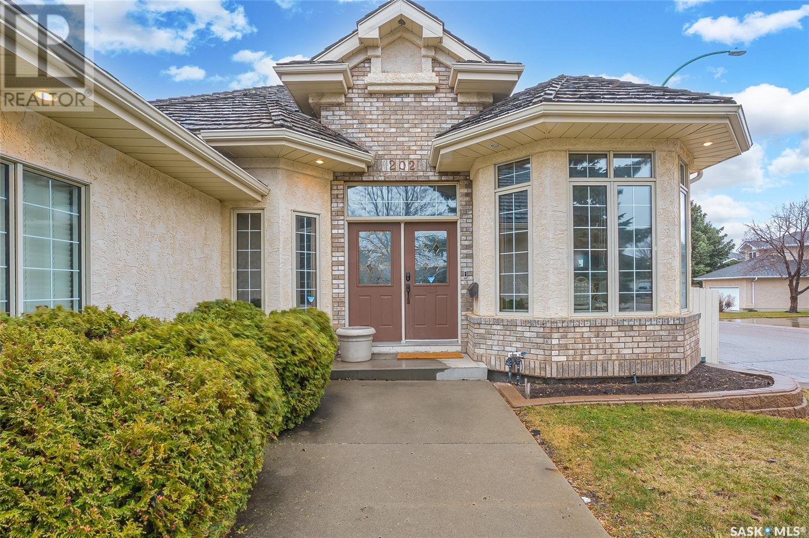 Property at 202 Collins TERRACE image 2