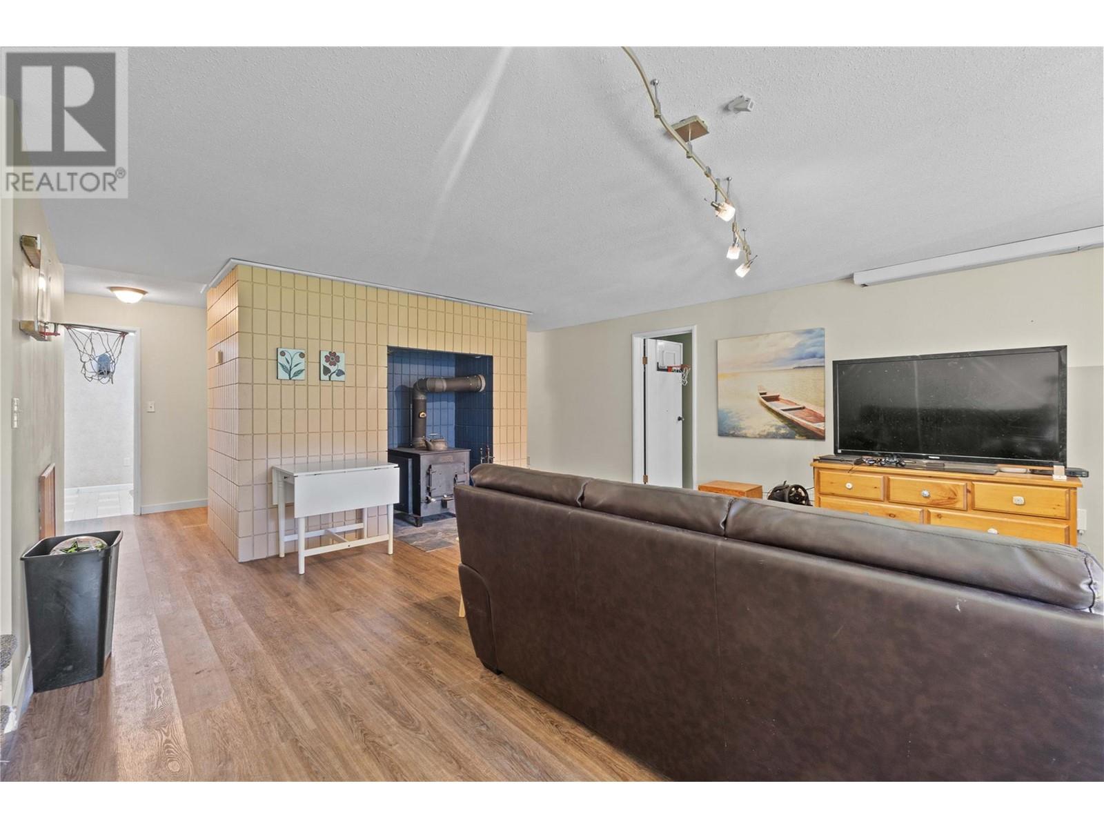 Property at 8361 Ladner Road image 3