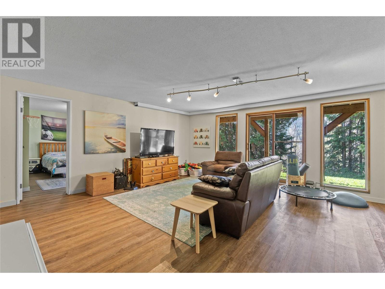 Property at 8361 Ladner Road image 4