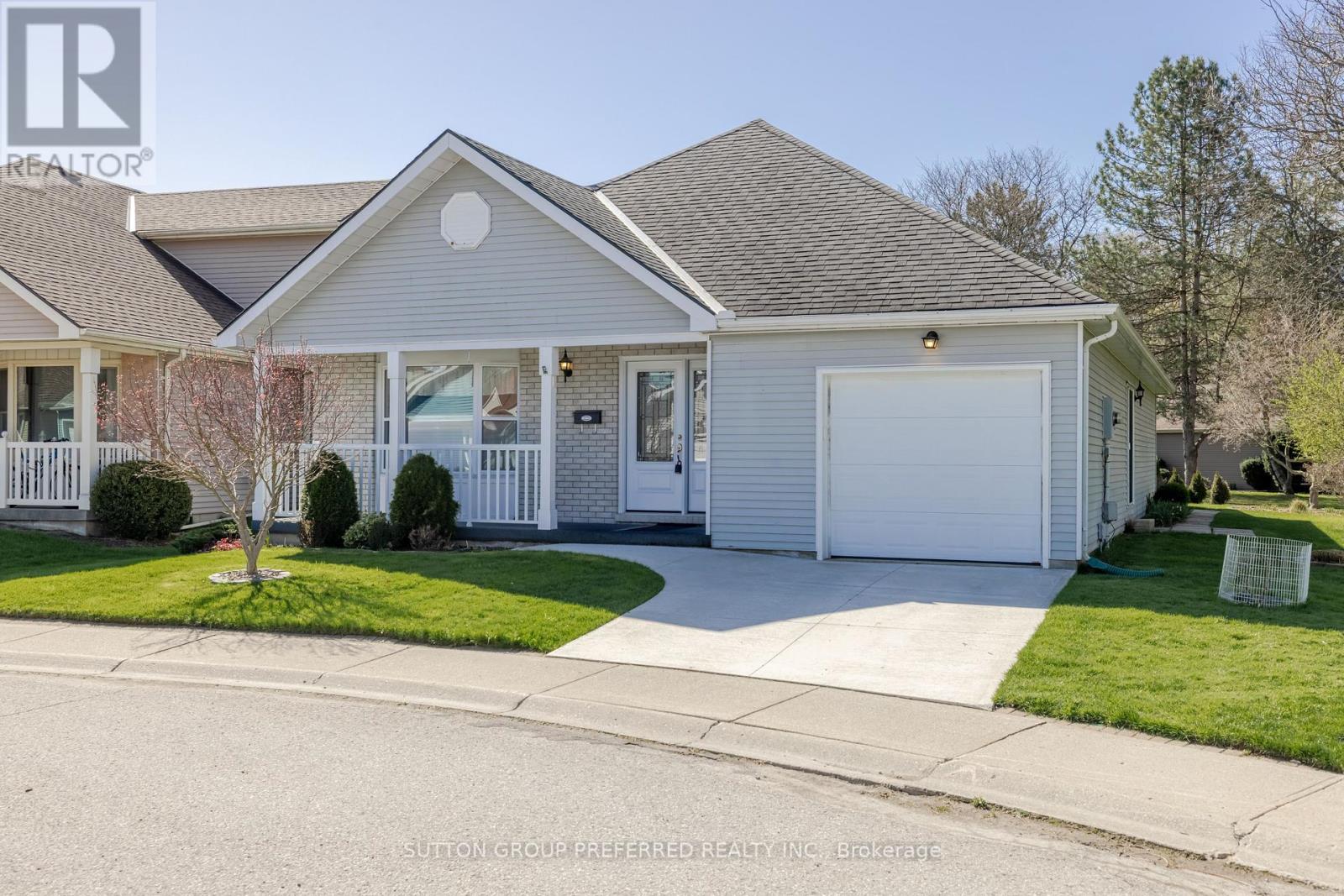 Property at 31 HAWKINS CRESCENT image 2