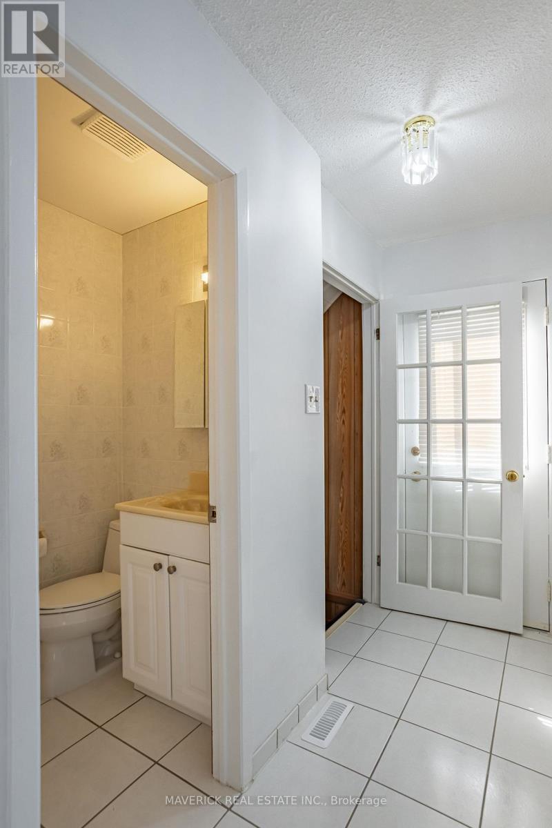 Photo 11 of 33 for 107 Ardsley Crescent