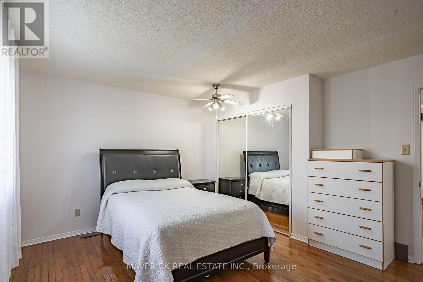 Photo 16 of 33 for 107 Ardsley Crescent