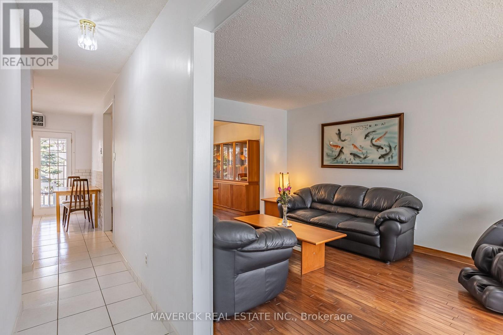 Photo 2 of 33 for 107 Ardsley Crescent