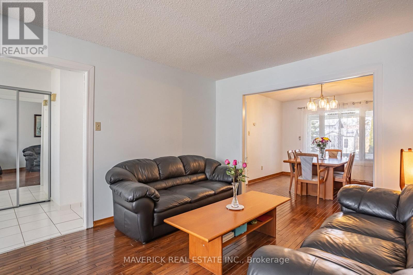 Photo 3 of 33 for 107 Ardsley Crescent