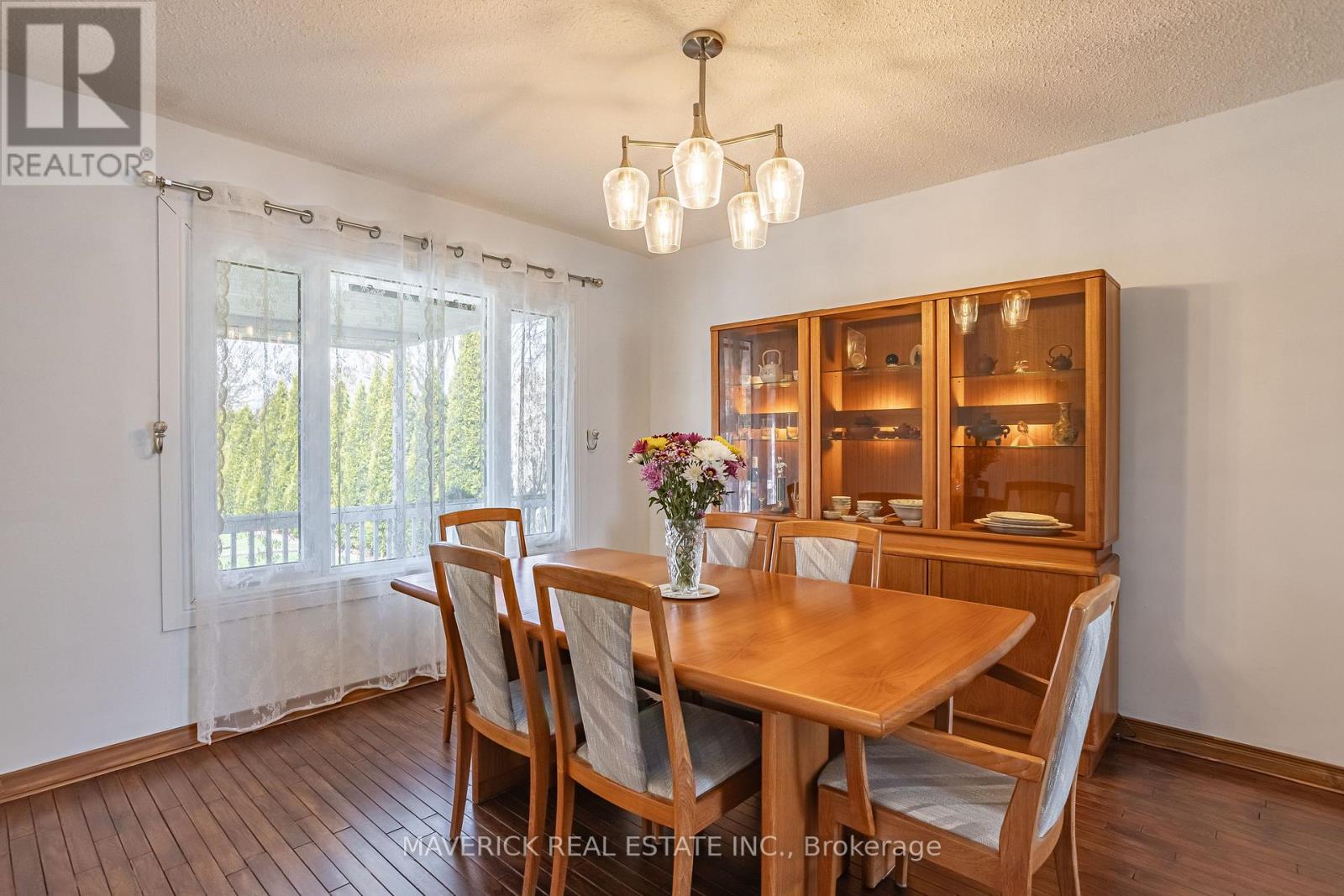 Photo 5 of 33 for 107 Ardsley Crescent