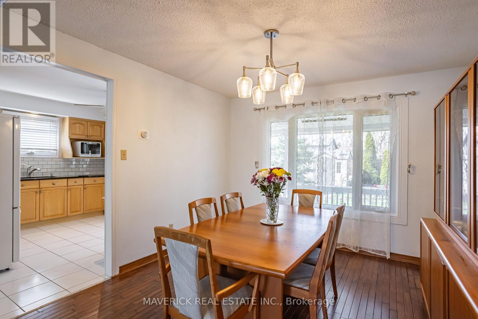 Photo 6 of 33 for 107 Ardsley Crescent