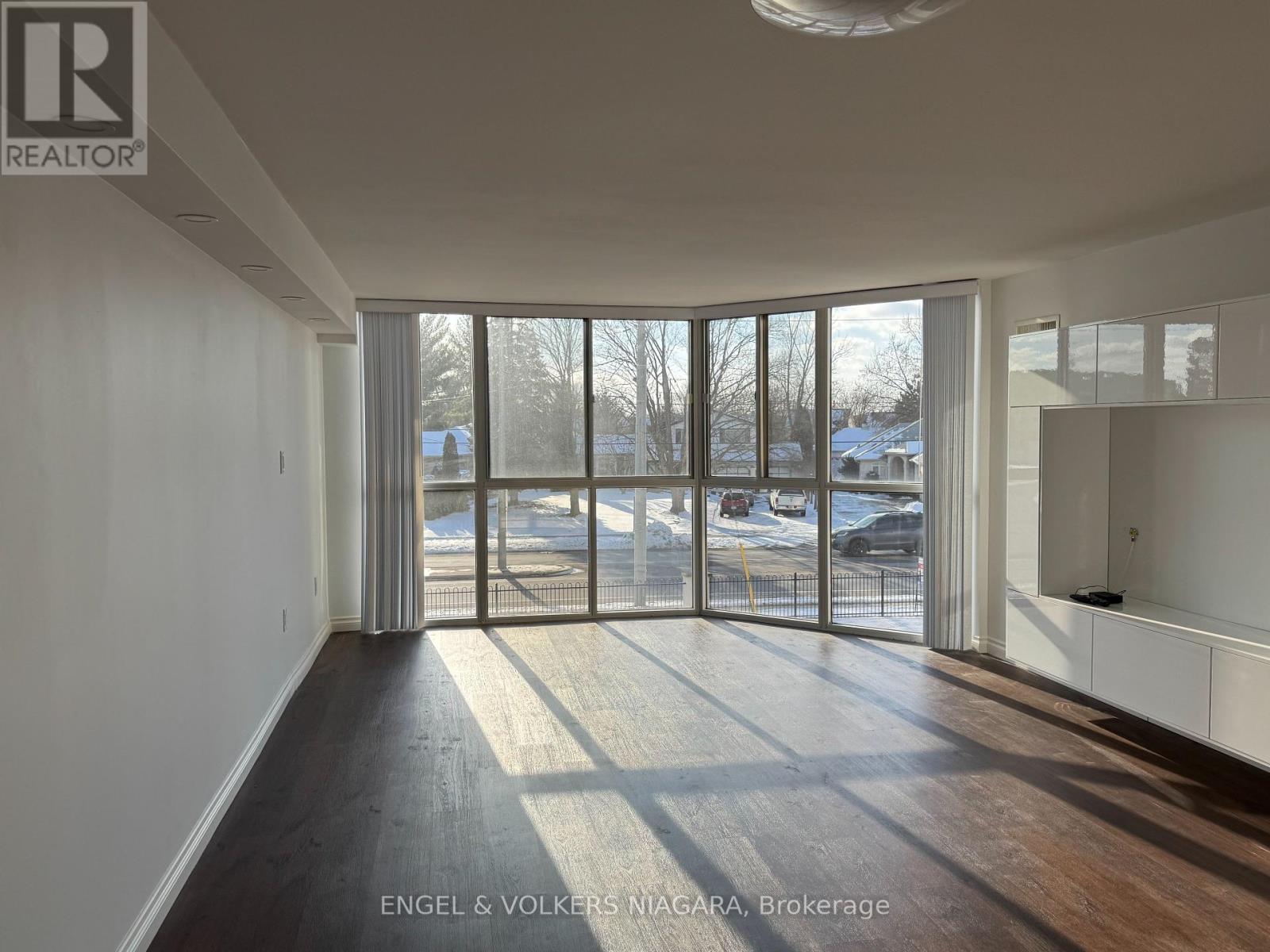 202 - 162 Martindale Road N, St. Catharines, Ontario  L2S 3S4 - Photo 8 - X11964916