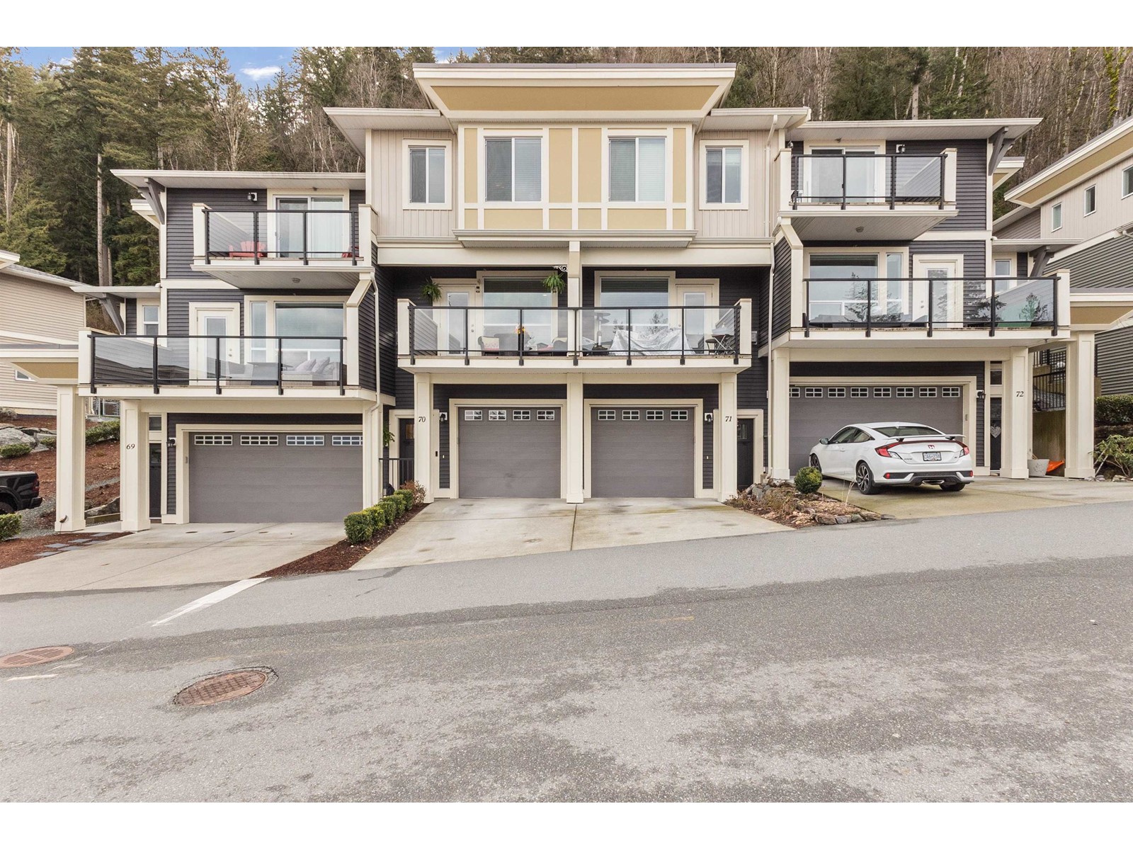 Property at 70 6026 LINDEMAN STREET image 1