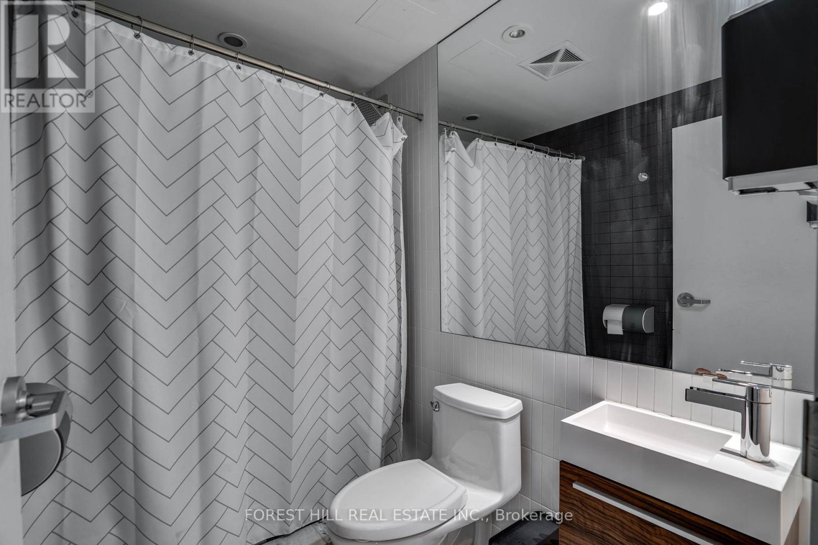 200 - 659 St Clair Avenue W, Toronto (Wychwood), Ontario  M6K 0G7 - Photo 15 - C12107814