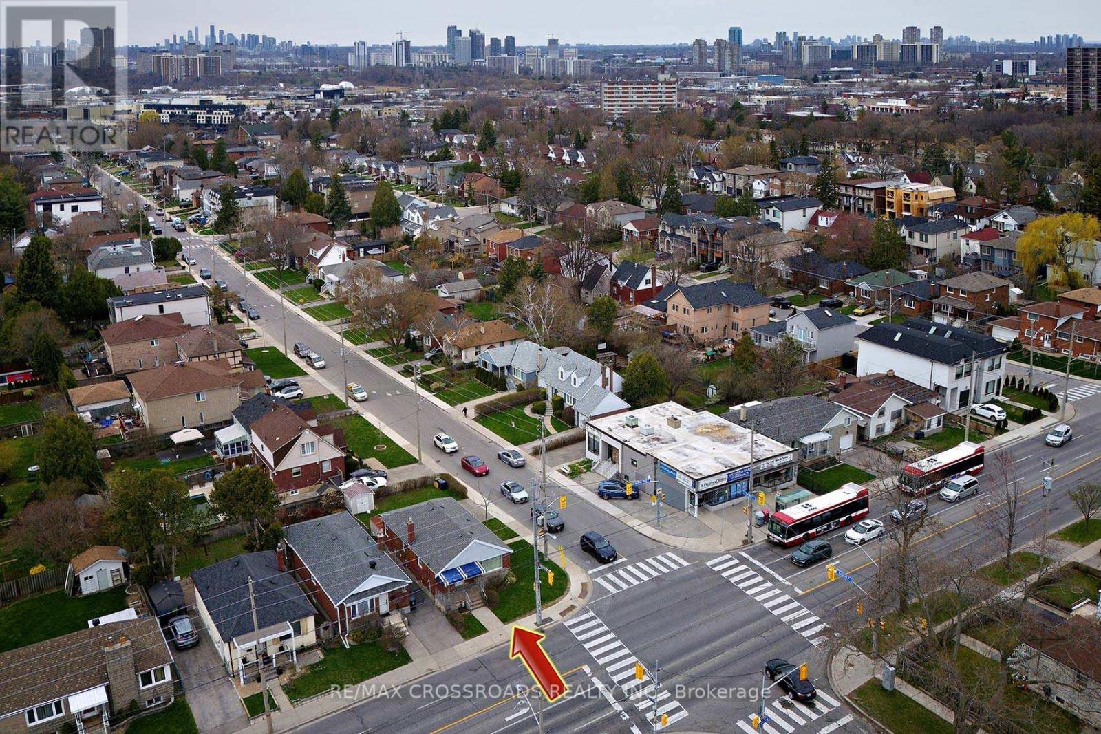 Property at 1310 VICTORIA PARK AVENUE image 2