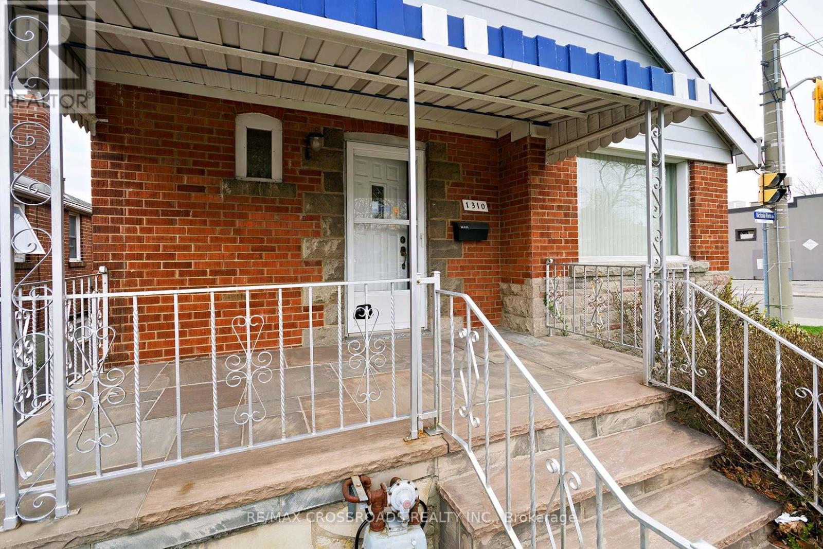 Property at 1310 VICTORIA PARK AVENUE image 3