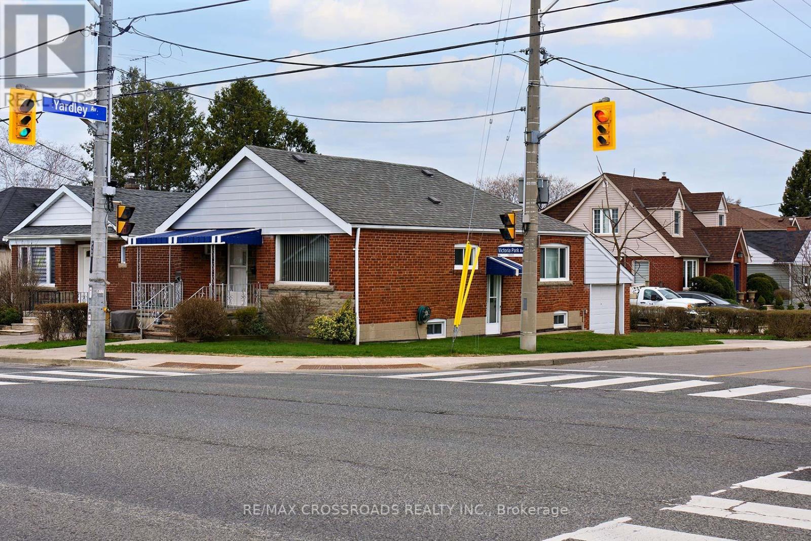 Property at 1310 VICTORIA PARK AVENUE image 4