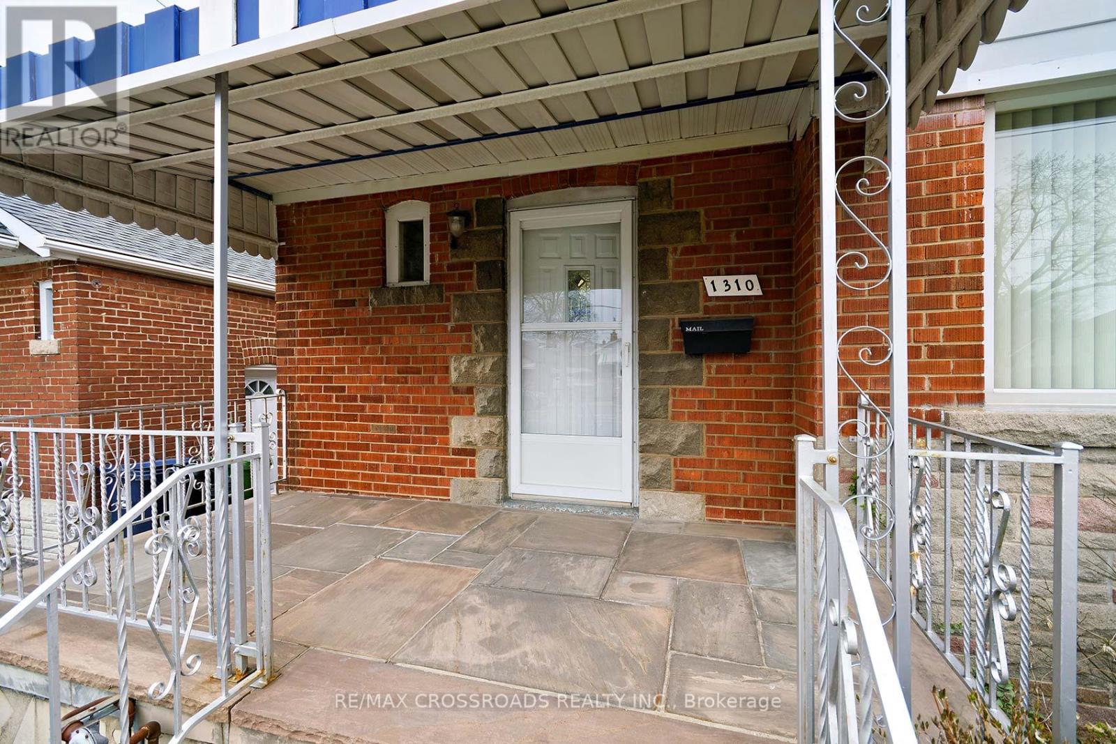 Property at 1310 VICTORIA PARK AVENUE image 5