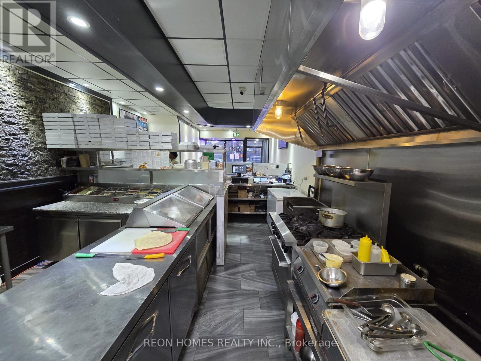 2859 ST CLAIR AVENUE E, Toronto, Ontario