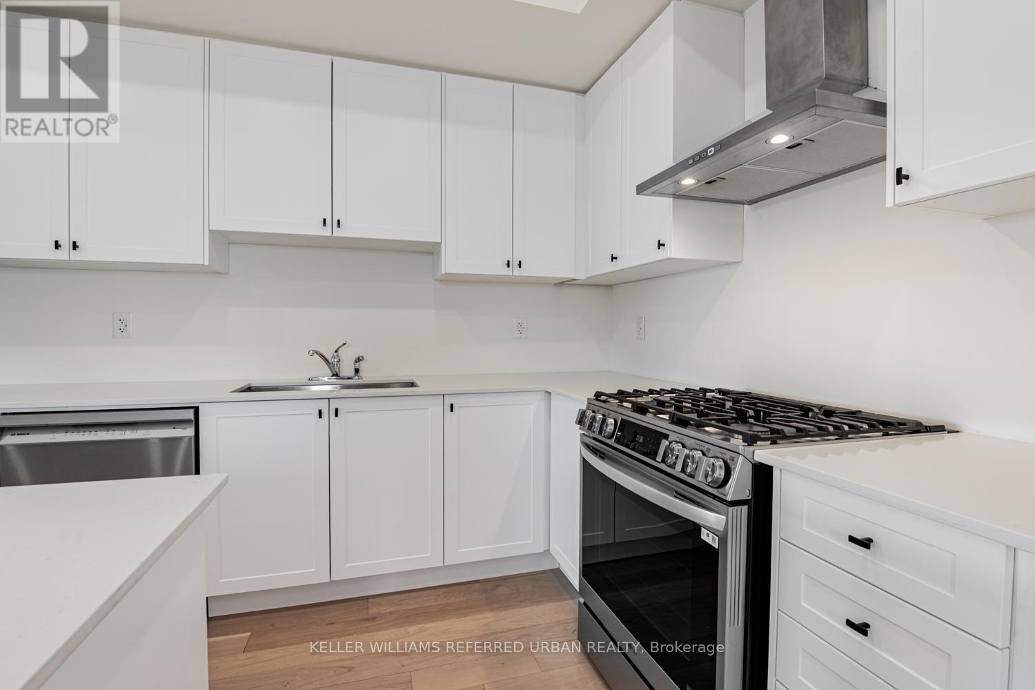 351 Tennant Circle, Vaughan (Vellore Village), Ontario  L4H 5L2 - Photo 10 - N12107821