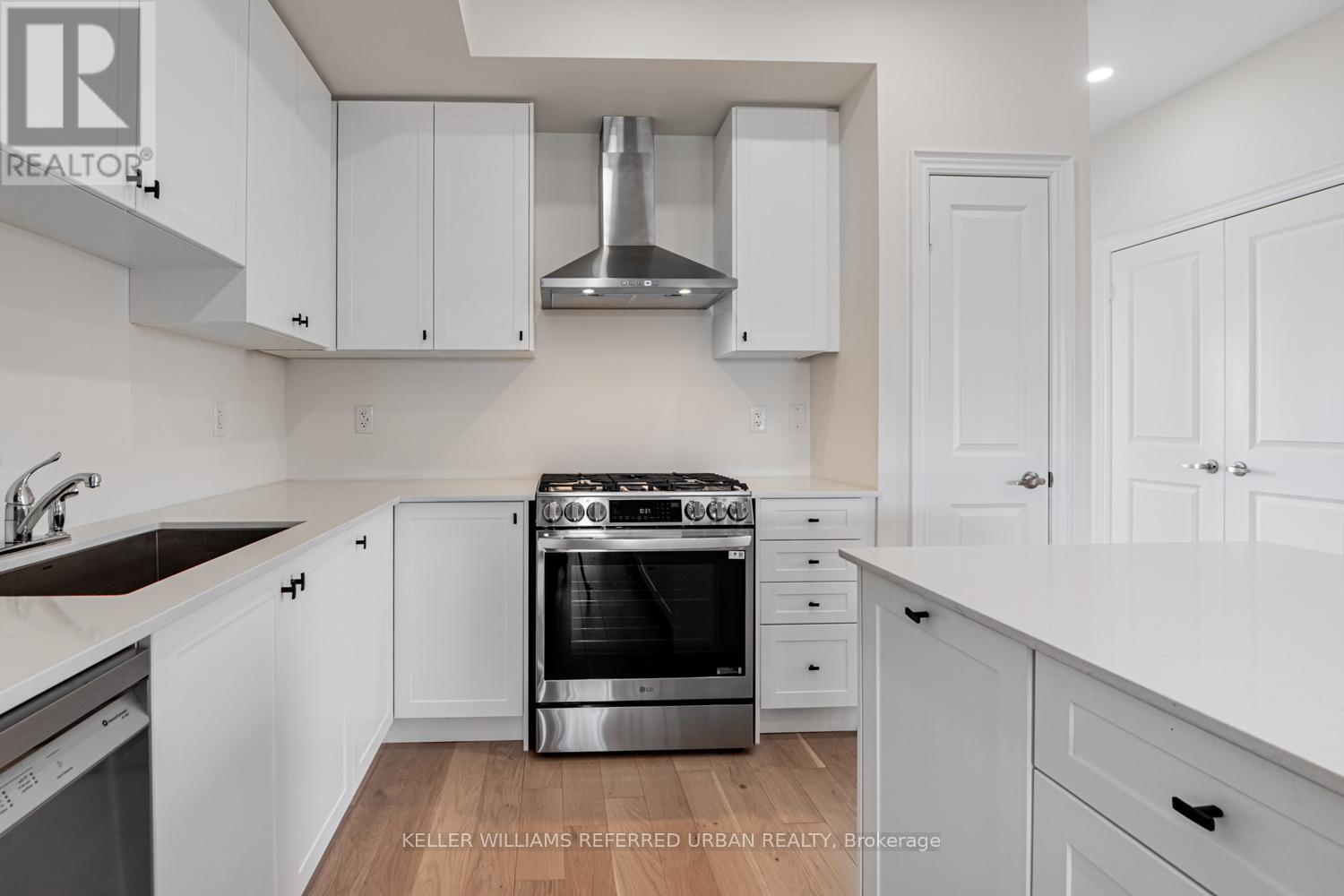 351 Tennant Circle, Vaughan (Vellore Village), Ontario  L4H 5L2 - Photo 11 - N12107821