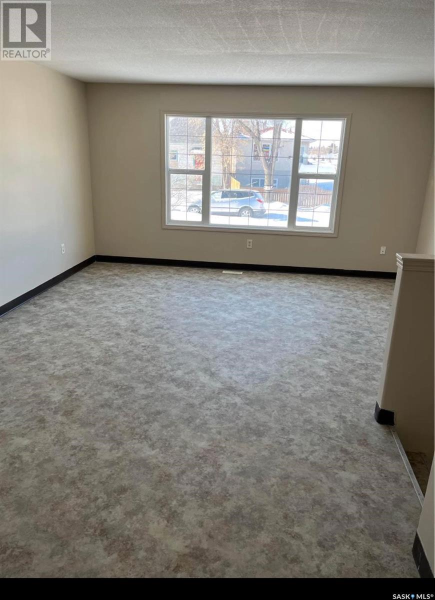 Property at 901 Rae STREET image 3