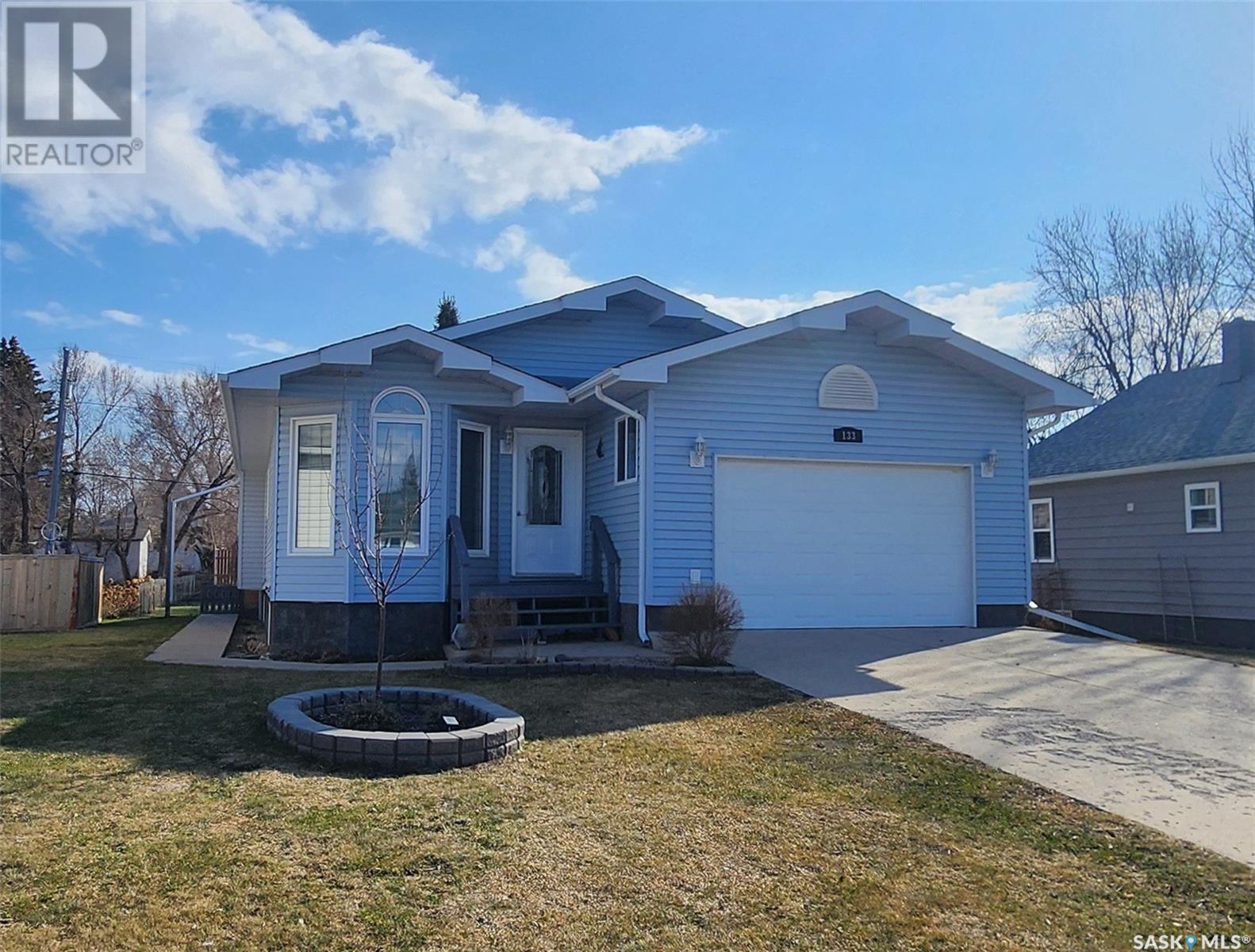 Property at 133 10th AVENUE W image 1