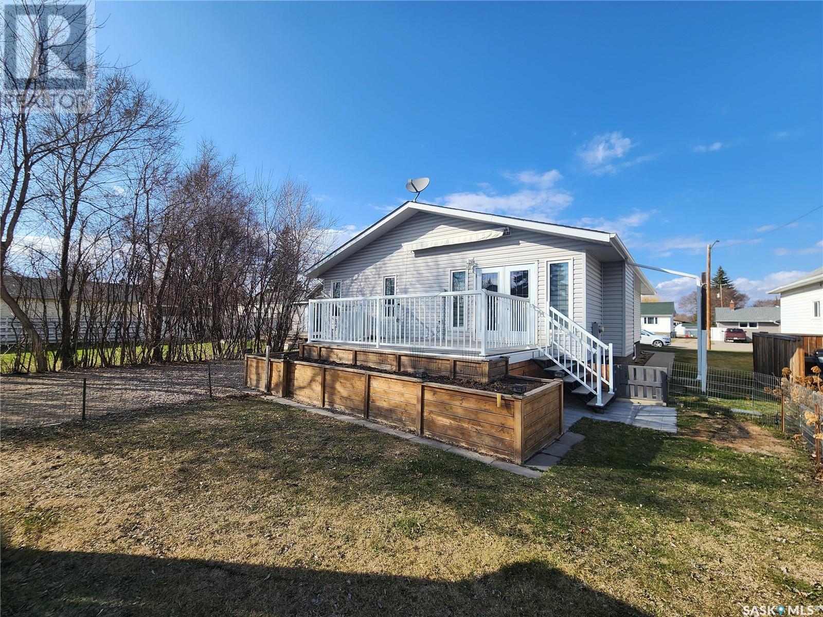 Property at 133 10th AVENUE W image 2