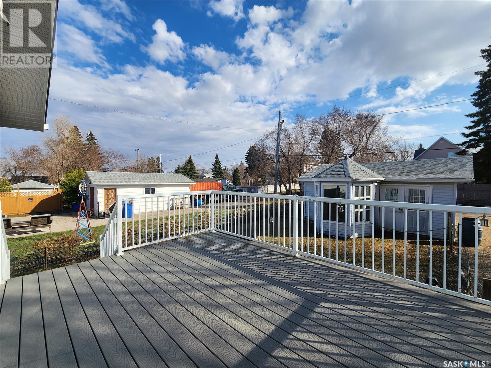 Property at 133 10th AVENUE W image 4
