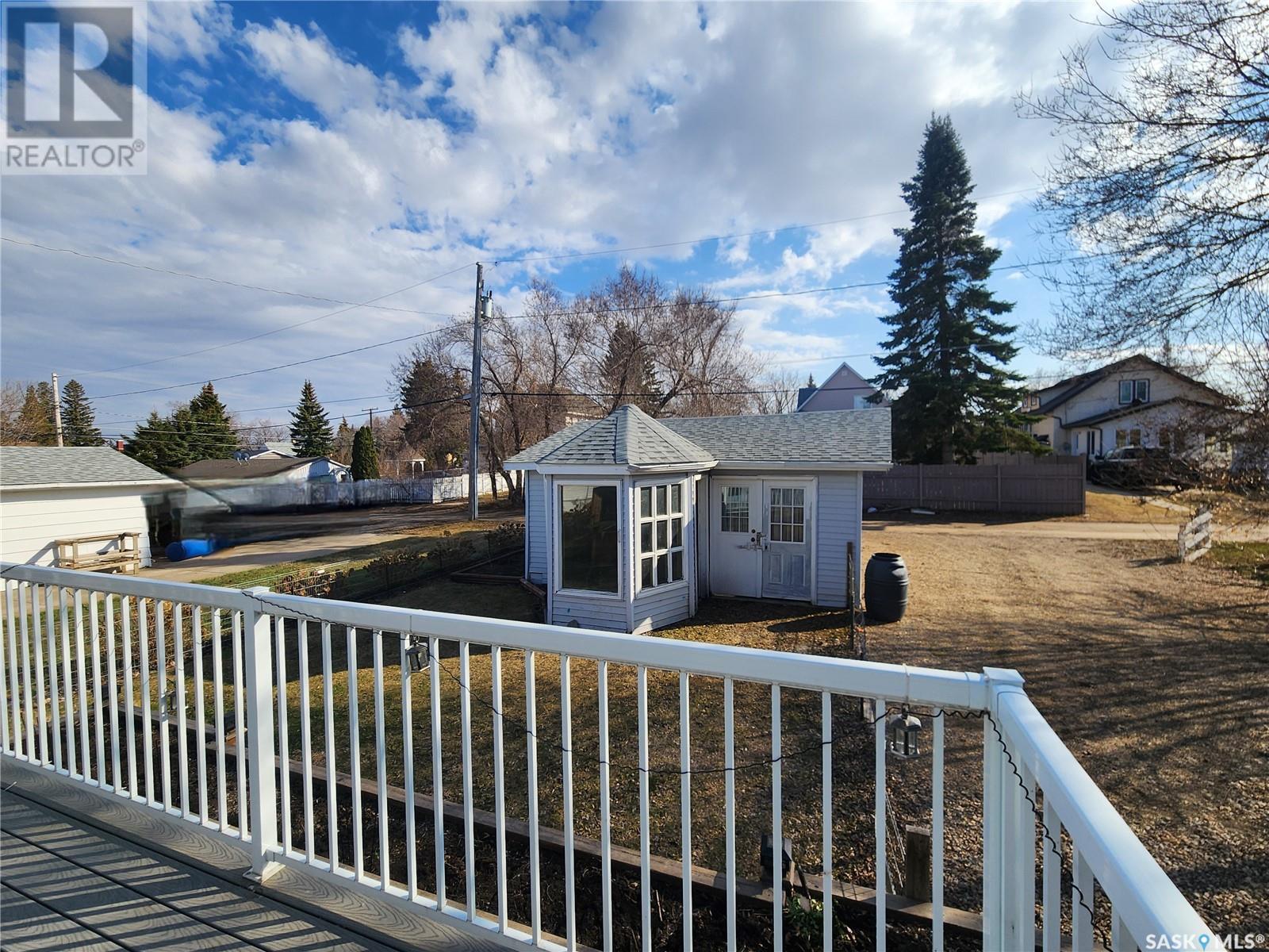 Property at 133 10th AVENUE W image 5