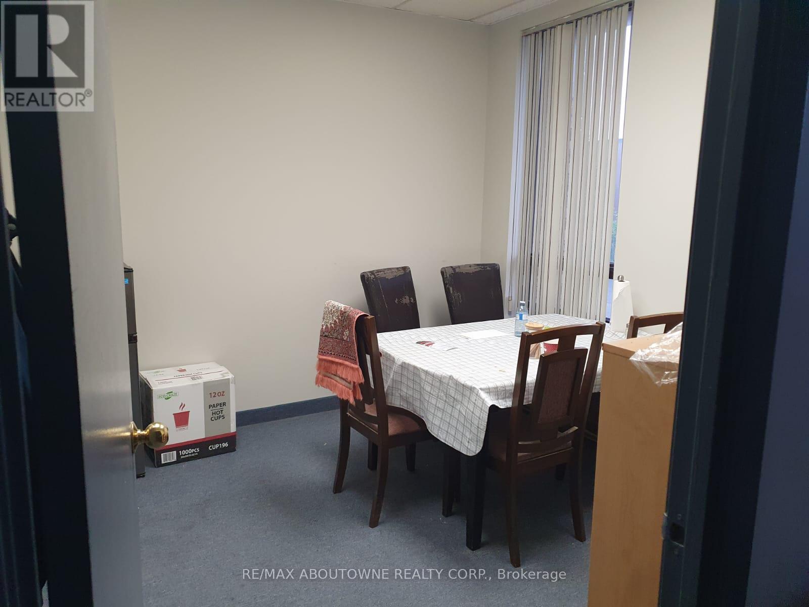 4-5 - 5511 Tomken Road, Mississauga, Ontario  L4W 2P3 - Photo 1 - W12107920