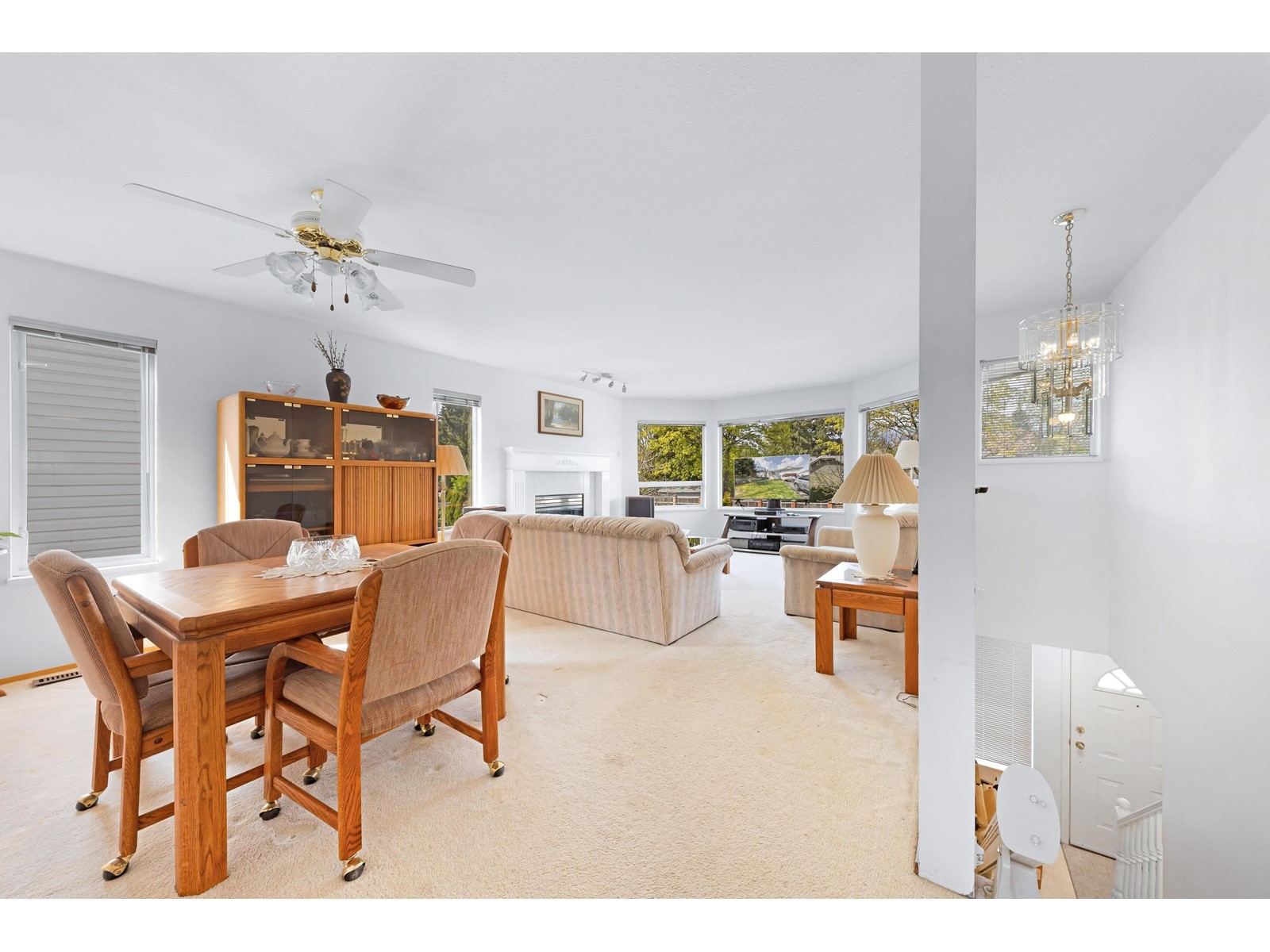 Property at 15852 100 AVENUE image 3