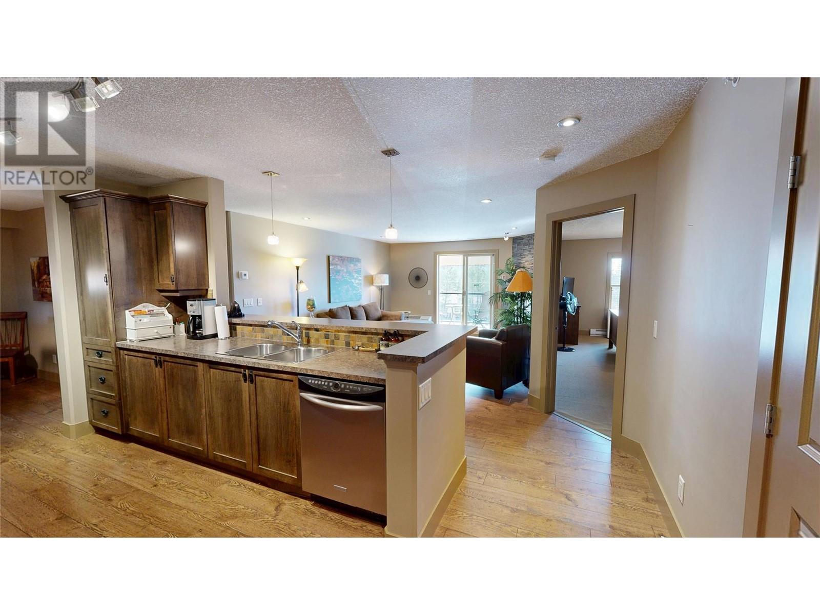Property at 4874 STANLEY Street Unit# 404 image 3