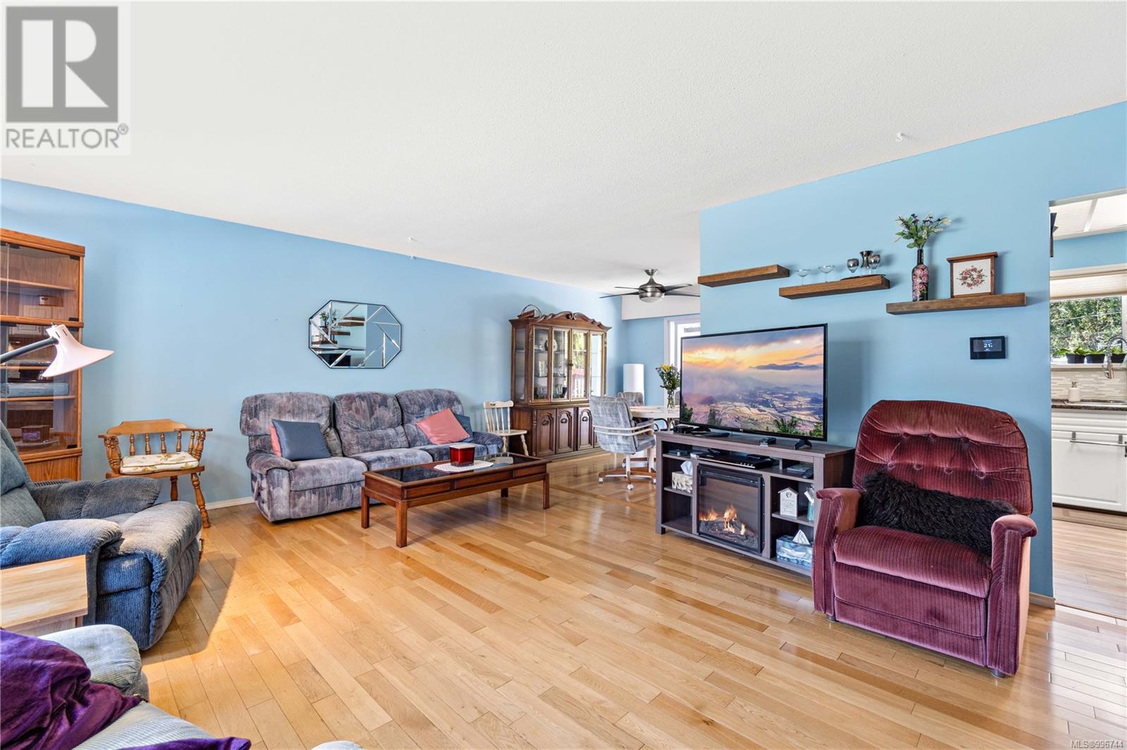 Property at 707 Howard Ave image 4