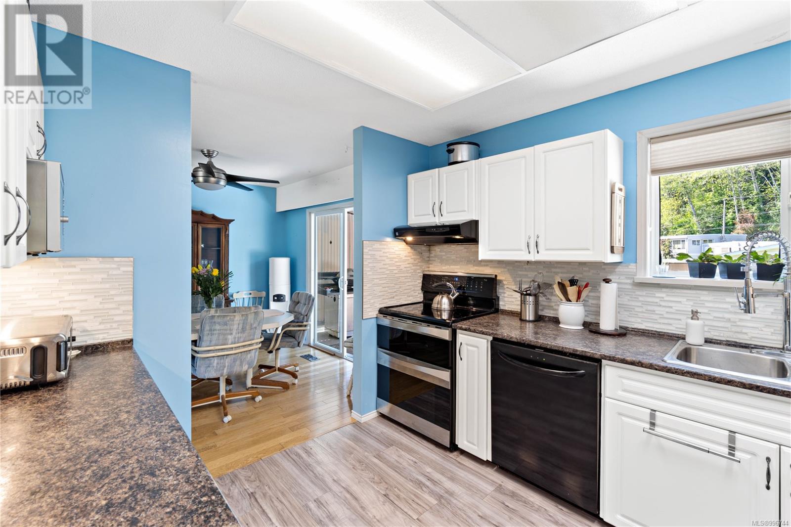 Property at 707 Howard Ave image 3