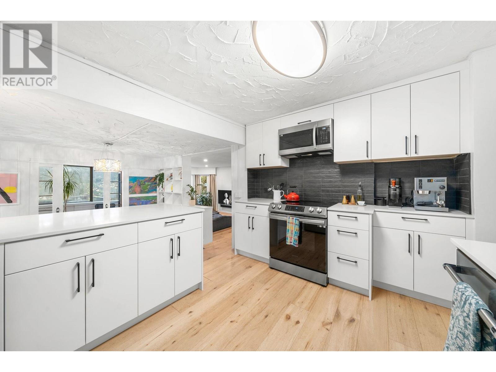 Property at 2052 CAPILANO ROAD image 5