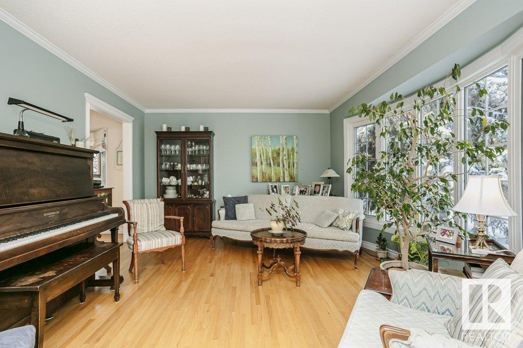 Property at 8507 100 AV image 1