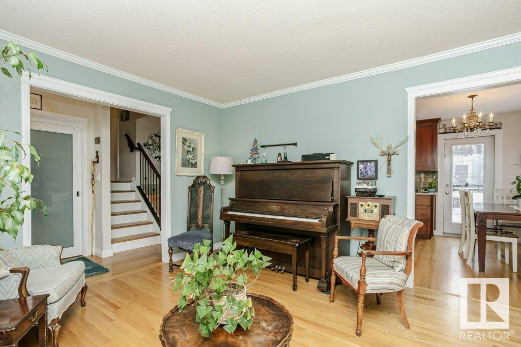 Property at 8507 100 AV image 3