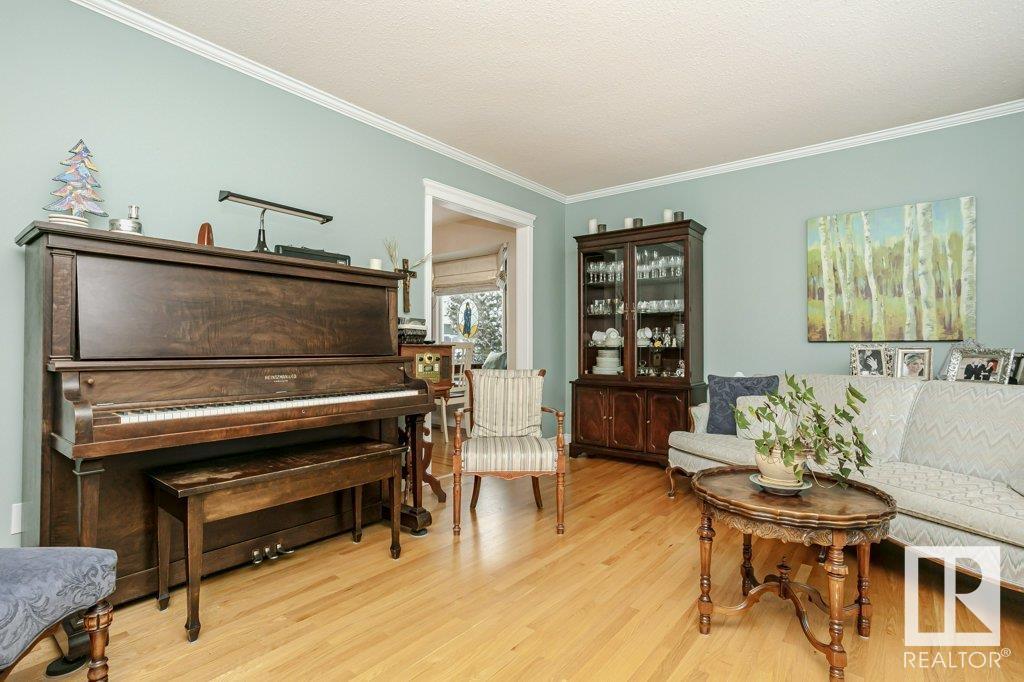 Property at 8507 100 AV image 2