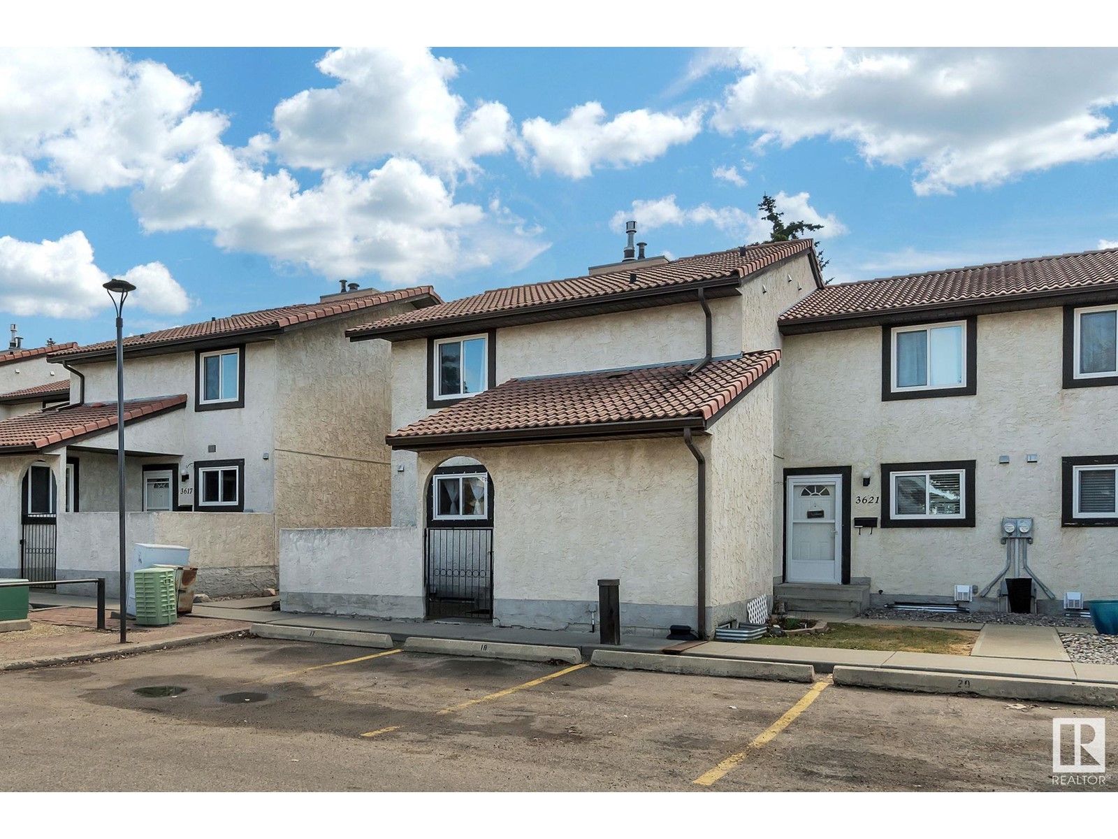 Property at 3619 30 AV NW image 3