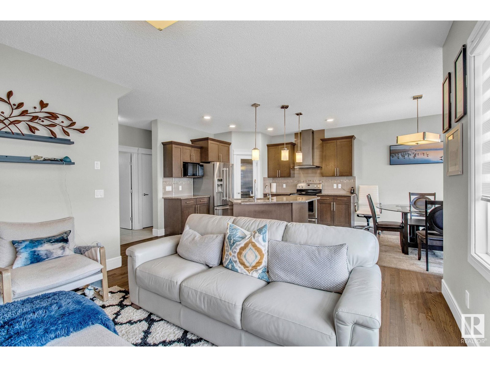 Property at 16404 12 AV SW image 4