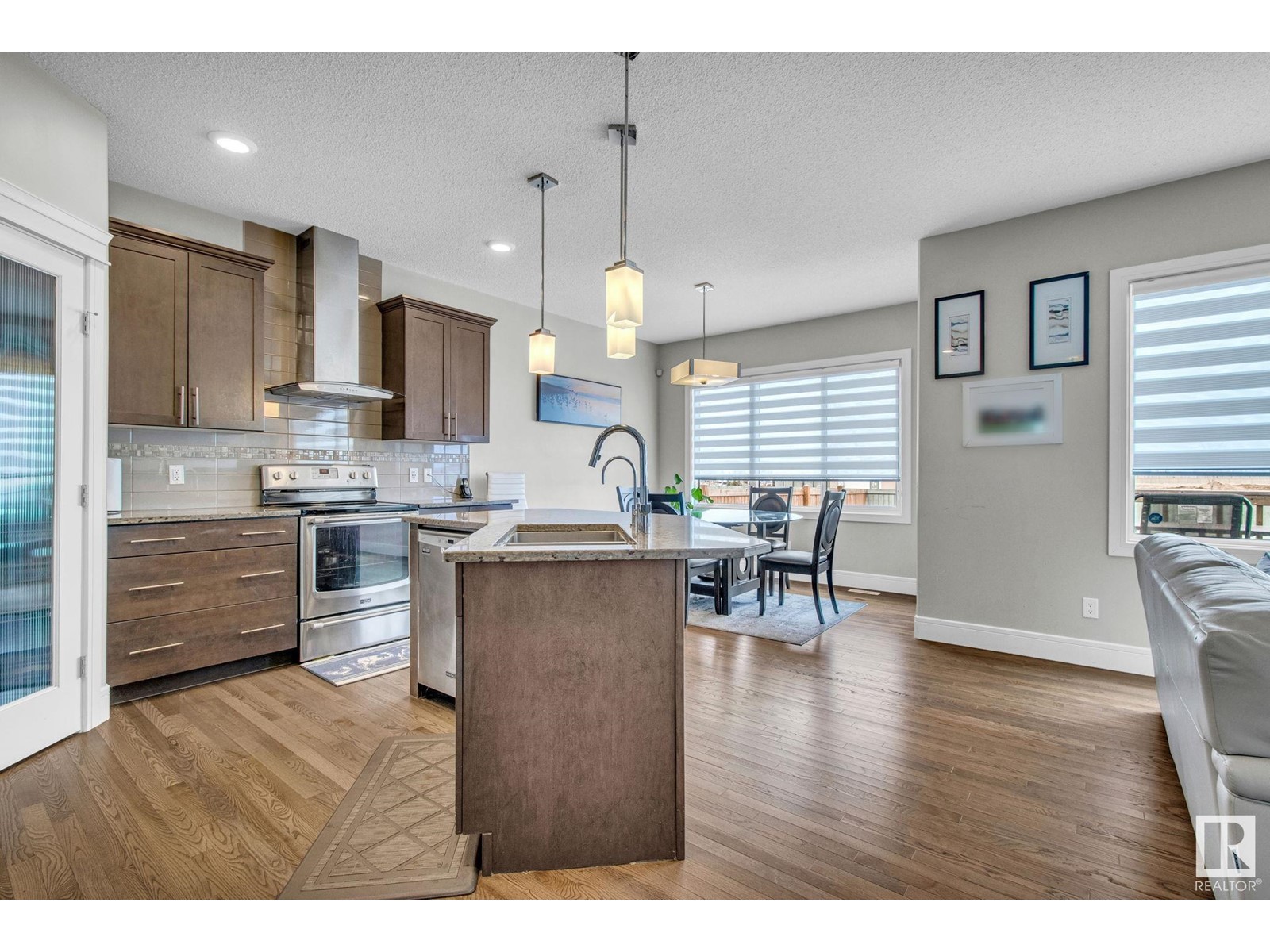 Property at 16404 12 AV SW image 1