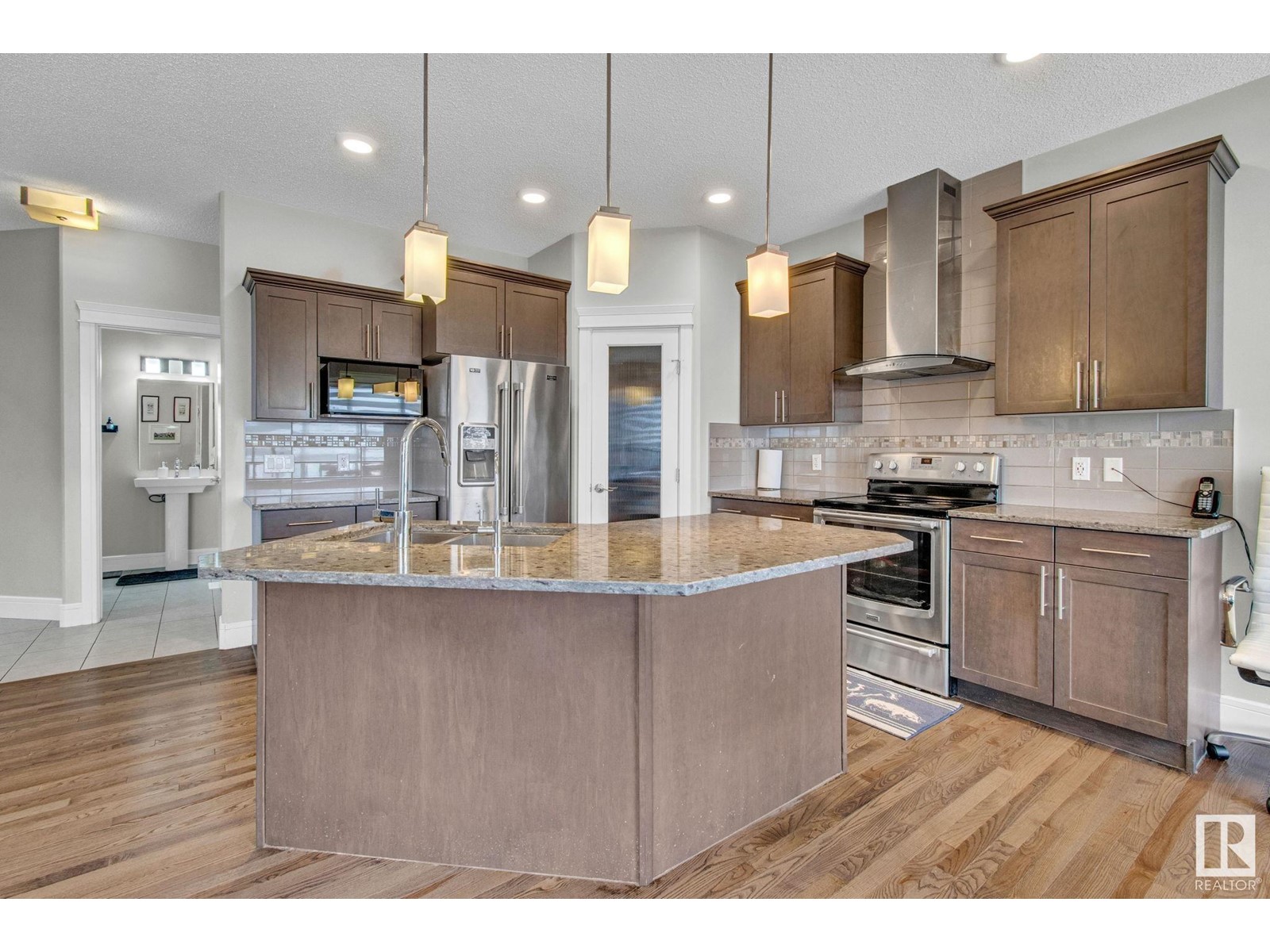 Property at 16404 12 AV SW image 2