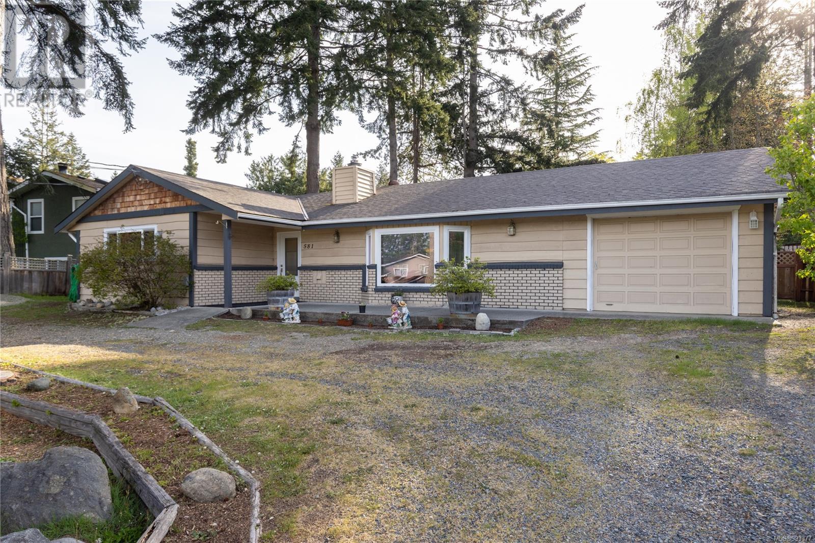 Property at 581 Sumac Dr image 2