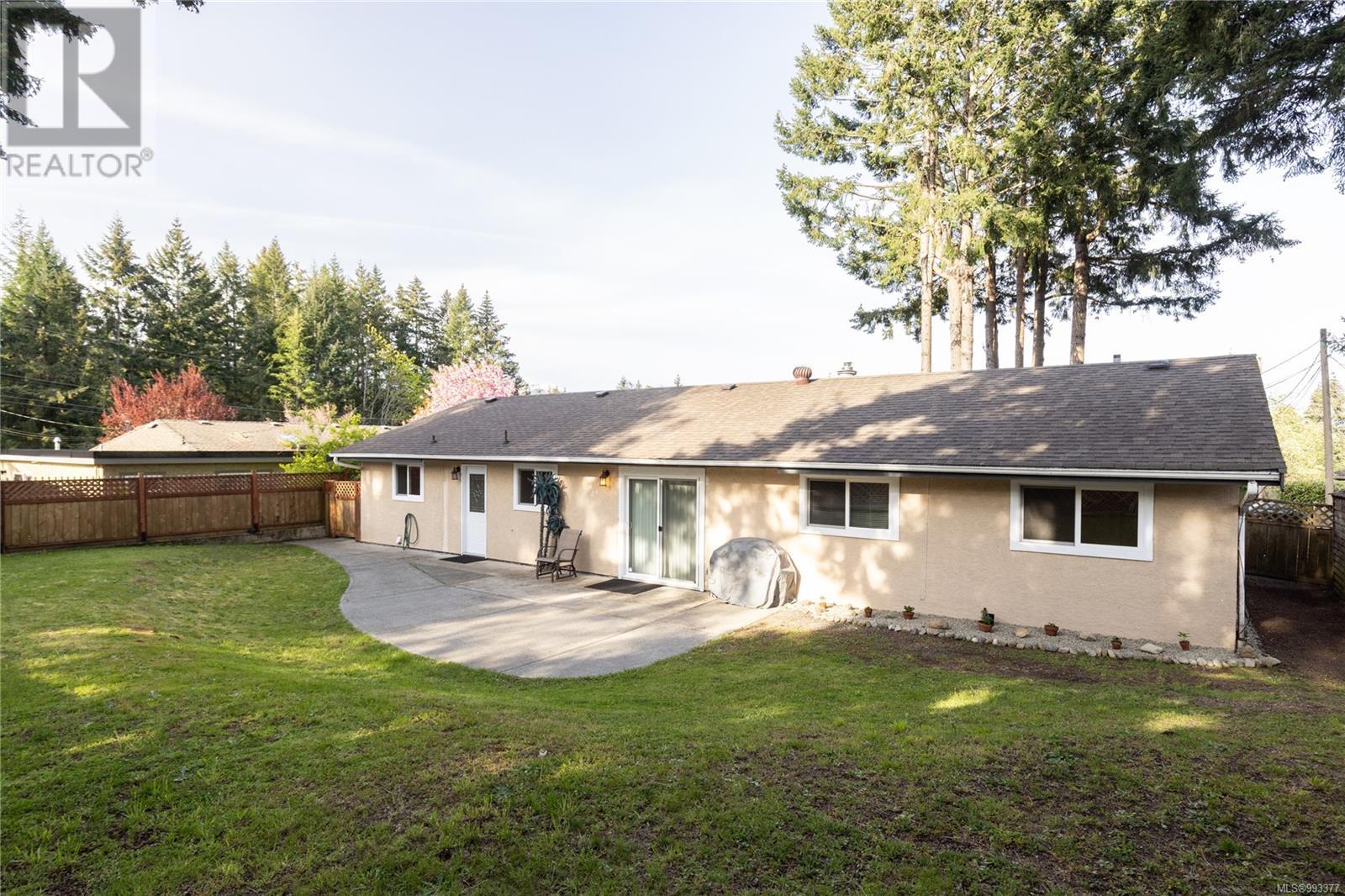 Property at 581 Sumac Dr image 5