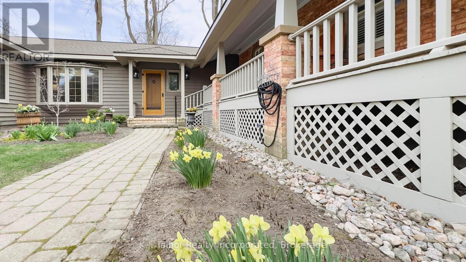 14 & 16 Chiniquy Street E, Bluewater, Ontario  N0M 1G0 - Photo 47 - X12108160