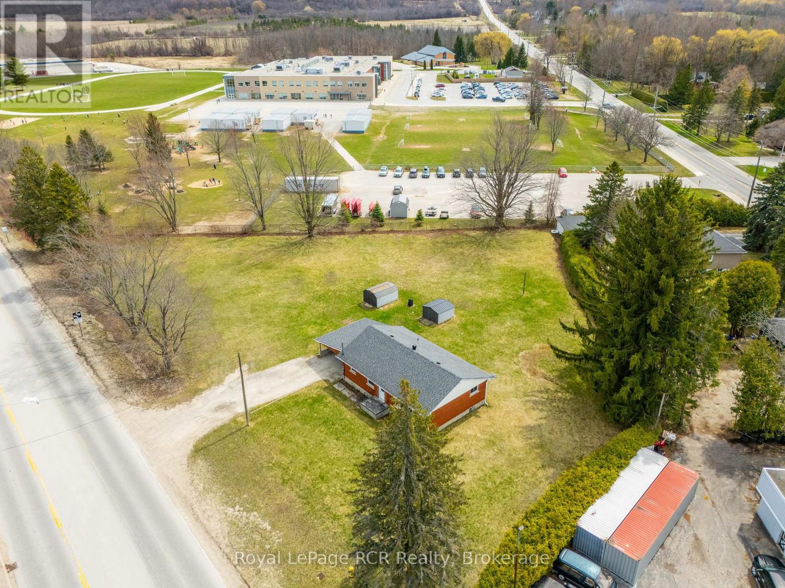 Property at 456 SYKES STREET S image 5