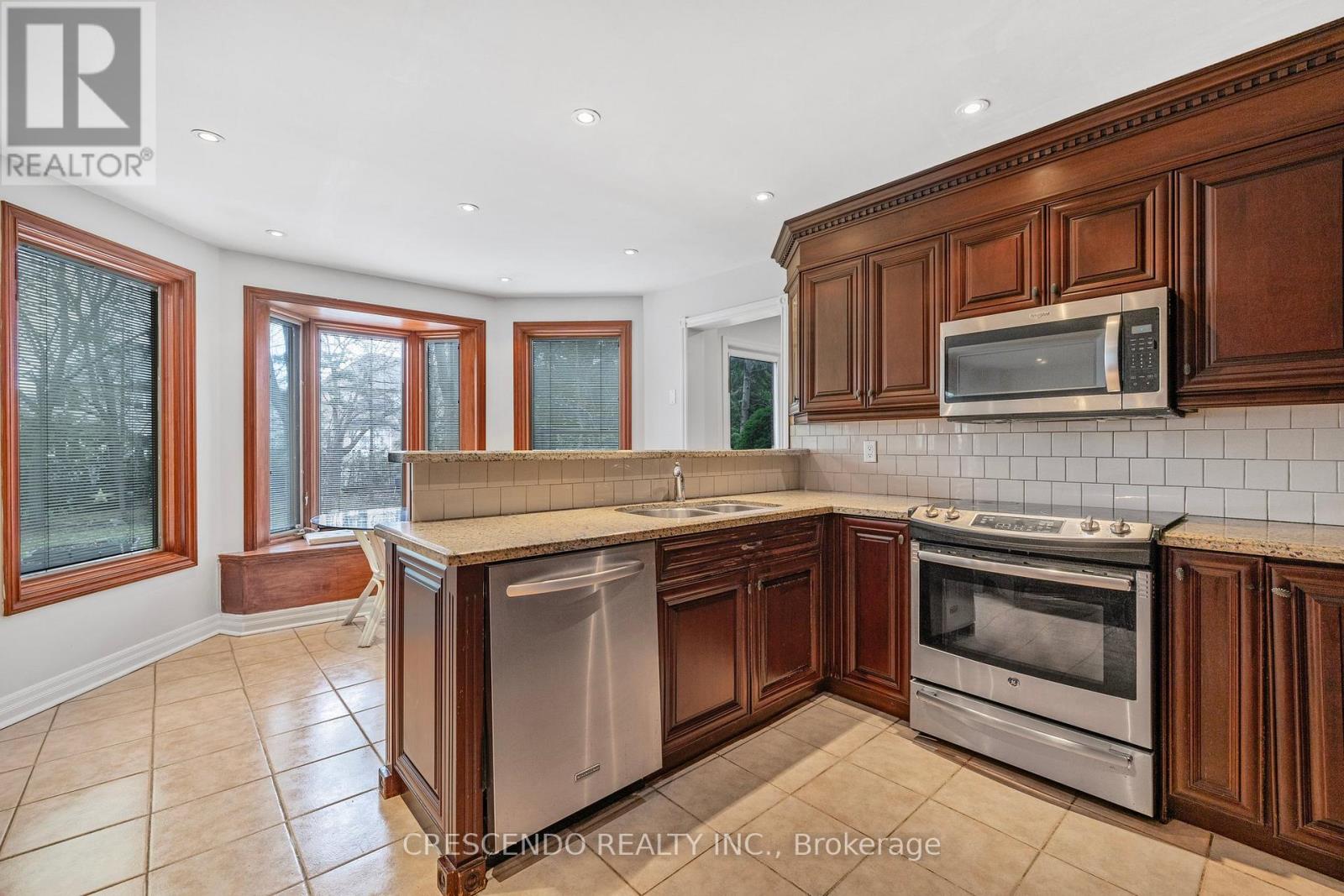 65 Fern Valley Crescent, Richmond Hill, Ontario  L4E 2J3 - Photo 12 - N12108131