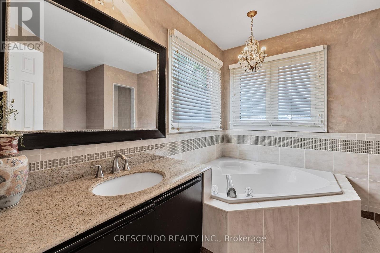 65 Fern Valley Crescent, Richmond Hill, Ontario  L4E 2J3 - Photo 27 - N12108131