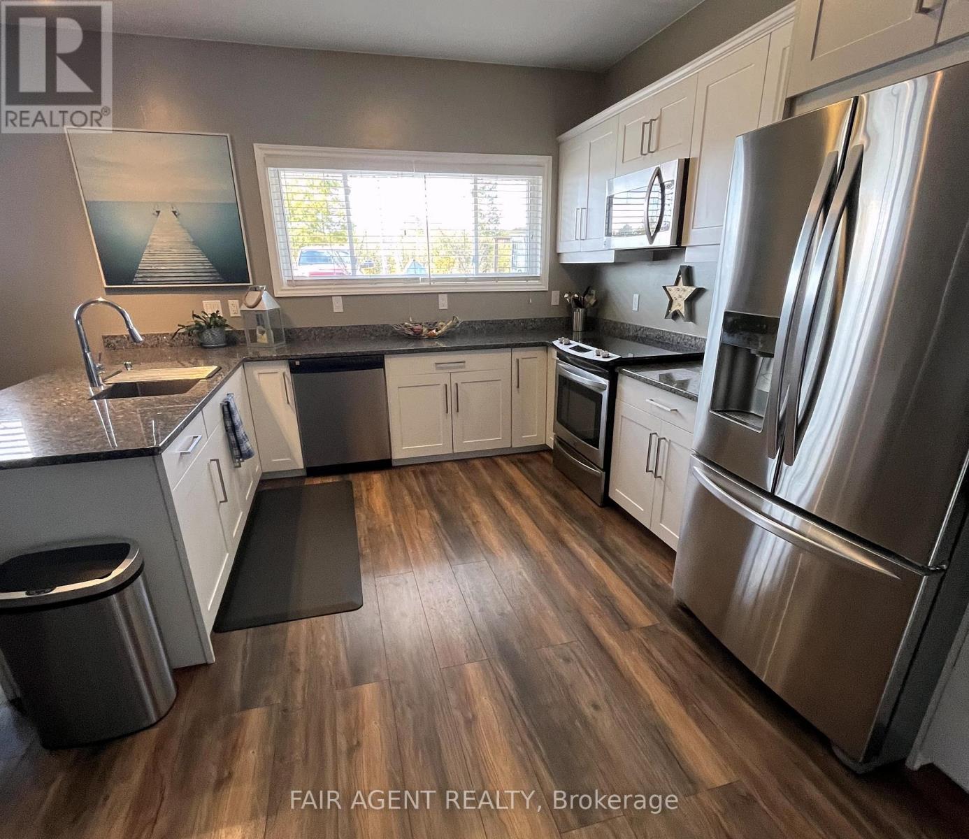 9 Stevens Road, Temagami, Ontario  P0H 2H0 - Photo 7 - X12091332