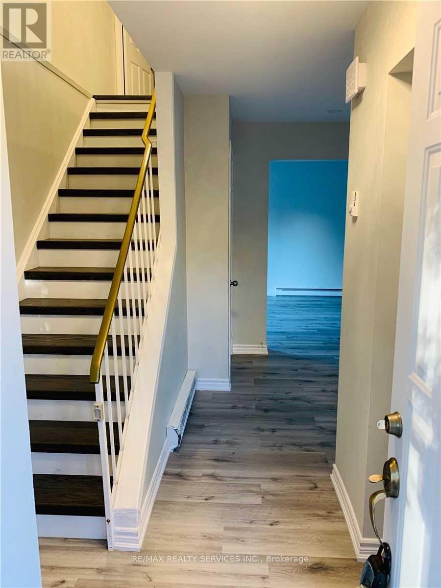 Upper - 9 Holmstead Court, Brampton, Ontario  L6S 1R9 - Photo 12 - W12108122
